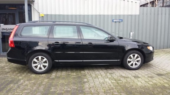 Volvo V70 - T4 Momentun - 1