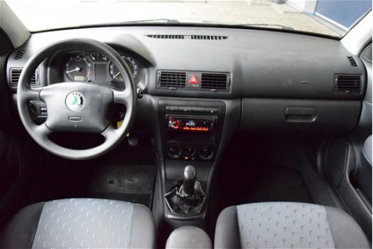 Skoda Octavia Combi - 1.6 Comfort airco cruise trekhaak - 1