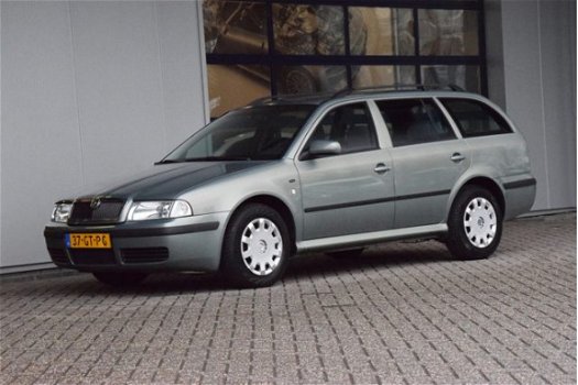 Skoda Octavia Combi - 1.6 Comfort airco cruise trekhaak - 1