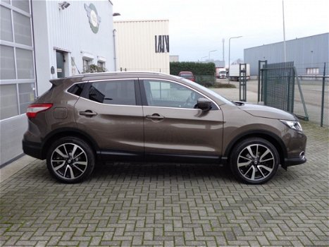 Nissan Qashqai - 1.6 Tekna 163 PK, Trekhaak, Navigatie, etc, etc - 1