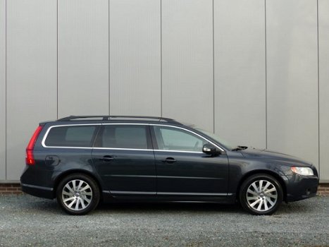 Volvo V70 - 2.5T AUT LPG-G3 Momentum Xenon / Driver Support Line / Nieuwe distributieriem + beurt - 1