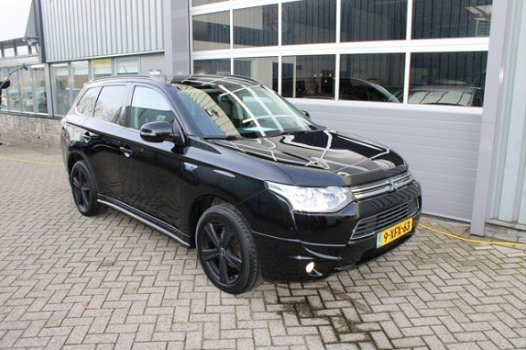 Mitsubishi Outlander - 2.0 PHEV Business Edition 1e Eig Navigatie Half Leer 18 Inch Prijs is Ex Btw - 1