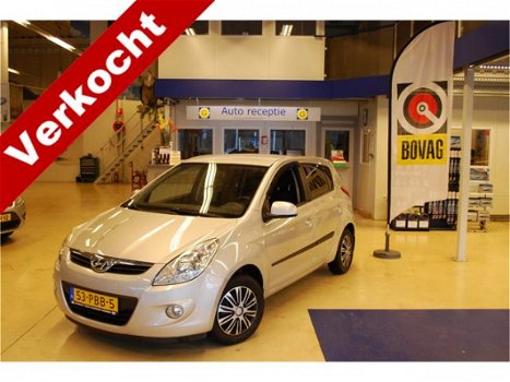 Hyundai i20 - 1.4i DynamicVersion AIRCO CRUISECONT WINTBND PDC - 1