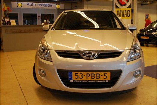 Hyundai i20 - 1.4i DynamicVersion AIRCO CRUISECONT WINTBND PDC - 1