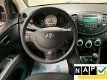 Hyundai i10 - 1.25i Dynamic ZONDAG ' s open van 12-tot 17 uur - 1 - Thumbnail