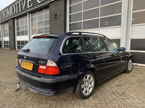 BMW 3-serie Touring - 320i Executive NWE APK NAP Youngtimer - 1