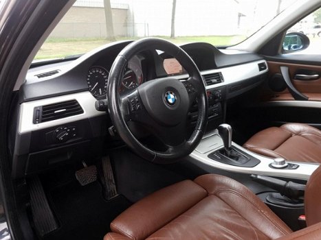 BMW 3-serie Touring - 330d High Executive LEDER SPORTINTERIEUR NAVIGATIE AUTOMAAT GEEN ROETTAX - 1