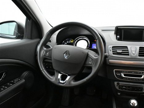 Renault Mégane Estate - TCe 115 Limited 1e eigenaar // Navi / Bluetooth / Parkeersensoren - 1