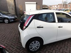 Toyota Aygo - 1.0 VVT-i x-now