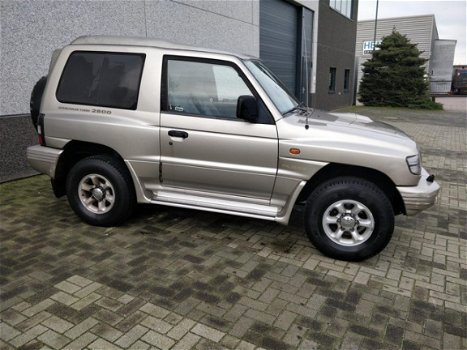 Mitsubishi Pajero - 2.8 GLS High Roof Lage kilometers Airco cruise control - 1