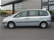 Peugeot 807 - 2.2 SR 6 personen, Trekhaak - 1 - Thumbnail