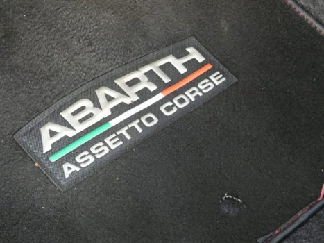 Abarth 500 - 1.4 Turbo 160pk Esseesse 17''LMV | Lederen interieur | Interscope Hifi - 1