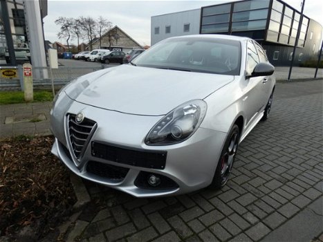 Alfa Romeo Giulietta - 1.4 Turbo 170pk QV-Line 18'' LMV | QV sportstoelen | Navigatie - 1