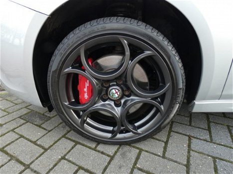 Alfa Romeo Giulietta - 1.4 Turbo 170pk QV-Line 18'' LMV | QV sportstoelen | Navigatie - 1