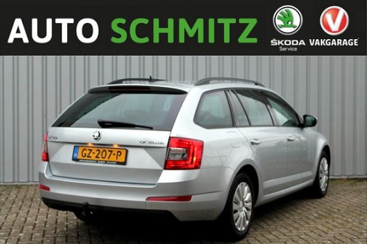 Skoda Octavia Combi - 1.6 TDI Grt Amb. Bsl. *Navi/Clima/Cruise/Trekhaak - 1