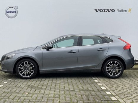 Volvo V40 - D4 190PK Momentum Business - 1