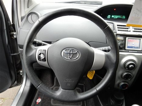 Toyota Yaris - 1.3 16V VVT-I 5D EXECUTIVE + 6 MND BOVAG - 1