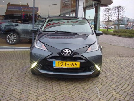 Toyota Aygo - 1.0 VVT-i x-play - 1