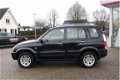 Suzuki Grand Vitara - 2.0 FreeStyle-3 4WD Automaat | Leer | onderh. hist. | -All-in prijs | Trekhaak - 1 - Thumbnail