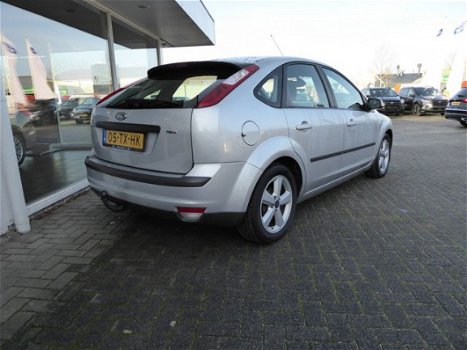 Ford Focus - 1.6 TDCI FUTURA 5 DRS. *AIRCO/LM-WIELEN/DEALERONDERHOUDEN - 1