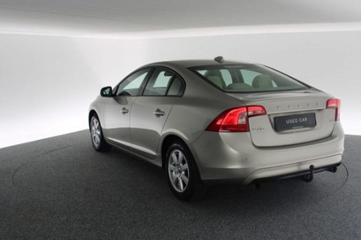 Volvo S60 - T3 Kinetic 150pk Navigatie Leder Interieur Bluetooth Parkeersens - 1