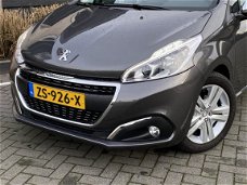 Peugeot 208 - 1.2 PureTech Signature 5DRS Navi, P. sensoren, DAB+ Radio, Armsteun