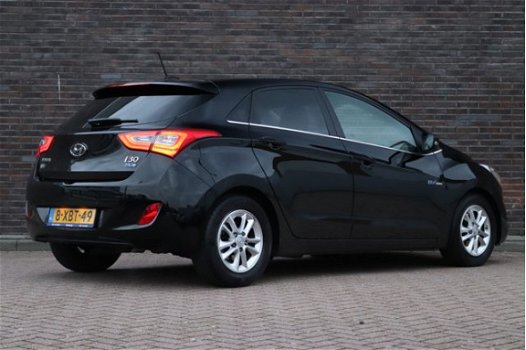 Hyundai i30 - 1.6 GDi Go Plus | Navigatie | Leder | Achteruitrijcamera | Cruise control | Climate co - 1