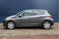 Peugeot 208 - 1.2 82 pk Signature / Navigatie / Apple Car Play / Bluetooth / Airco / Parkeerhulp - 1 - Thumbnail