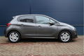 Peugeot 208 - 1.2 82 pk Signature / Navigatie / Apple Car Play / Bluetooth / Airco / Parkeerhulp - 1 - Thumbnail