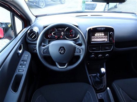 Renault Clio Estate - TCe 90 PK Limited Navi/Airco/Radio-DAB-USB/Bluetooth/Cruise control/Parkeersen - 1