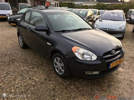 Hyundai Accent - 1.4i, Airco, Trekhaak, cruis, parkeersensoren - 1