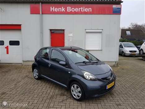 Toyota Aygo - 1.0-12V + - 1