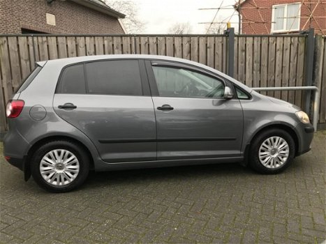 Volkswagen Golf Plus - 1.6 FSI AUTOMAAT Airco, DonkerGlas, Trekhaak, Zeer netjes - 1