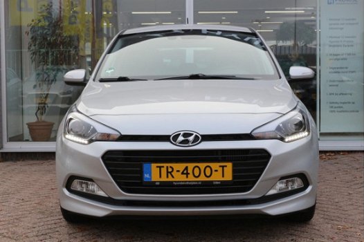 Hyundai i20 - 1.0 T-GDI Blue 100PK Comfort + navigatie RIJKLAAR - 1