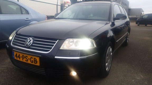 Volkswagen Passat Variant - 1.9 TDI Turijn Sport *6-VERSNELLINGEN/CLIMA/XENON/MODEL 2005 - 1