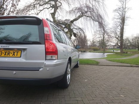 Volvo V70 - 2.4 D5 Edition II Sport Geartronic Xenon Schuifkantel dak RTI - 1