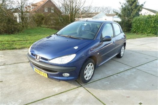 Peugeot 206 - XT 1.4-16V - 1