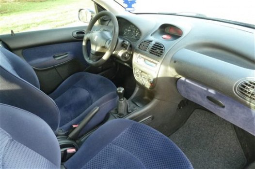 Peugeot 206 - XT 1.4-16V - 1