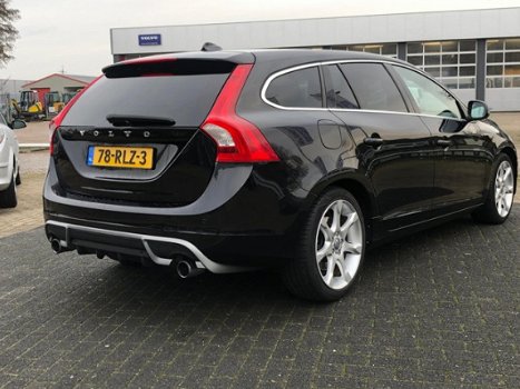 Volvo V60 - 1.6 T4 R-Design AUTOMAAT / TREKHAAK / LEDER - 1