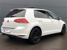 Volkswagen Golf - 1.2 TSI 105PK Highline Automaat | Panoramadak | Navigatie | Climate Control | DSG