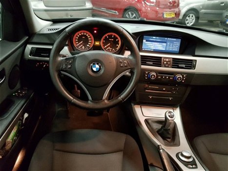 BMW 3-serie - 330d Business Line (koppeling hoorbaar) Navi/Airco/i-Drive/Cruise/18