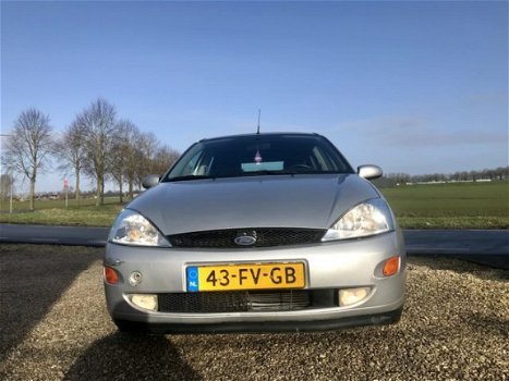 Ford Focus - 2.0-16V, BJ 2001, Weinig km, NAP, Nette Auto - 1