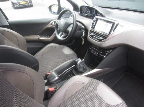 Peugeot 2008 - 1.2 PureTech * Allure * Navigatie * Climate * Cruise * Velgen * Bruin * Vingerhoets; - 1