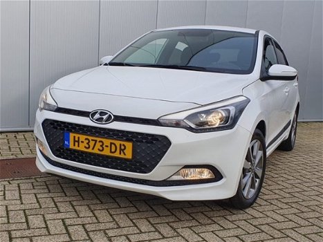 Hyundai i20 - 1.2 HP Business Edition | Rijklaar zonder afleveringskosten | Cruise Control | Telefoo - 1