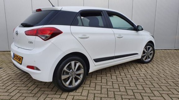 Hyundai i20 - 1.2 HP Business Edition | Rijklaar zonder afleveringskosten | Cruise Control | Telefoo - 1