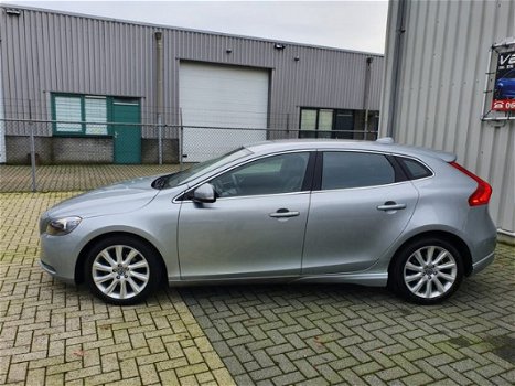 Volvo V40 - 1.6 D2 Summum Prachtige en goed onderhouden V40 D2 Summum met NAP - 1