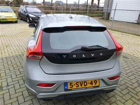 Volvo V40 - 1.6 D2 Summum Prachtige en goed onderhouden V40 D2 Summum met NAP - 1