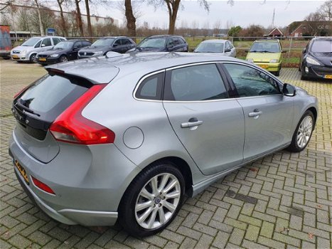 Volvo V40 - 1.6 D2 Summum Prachtige en goed onderhouden V40 D2 Summum met NAP - 1