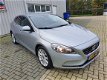 Volvo V40 - 1.6 D2 Summum Prachtige en goed onderhouden V40 D2 Summum met NAP - 1 - Thumbnail