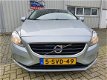 Volvo V40 - 1.6 D2 Summum Prachtige en goed onderhouden V40 D2 Summum met NAP - 1 - Thumbnail